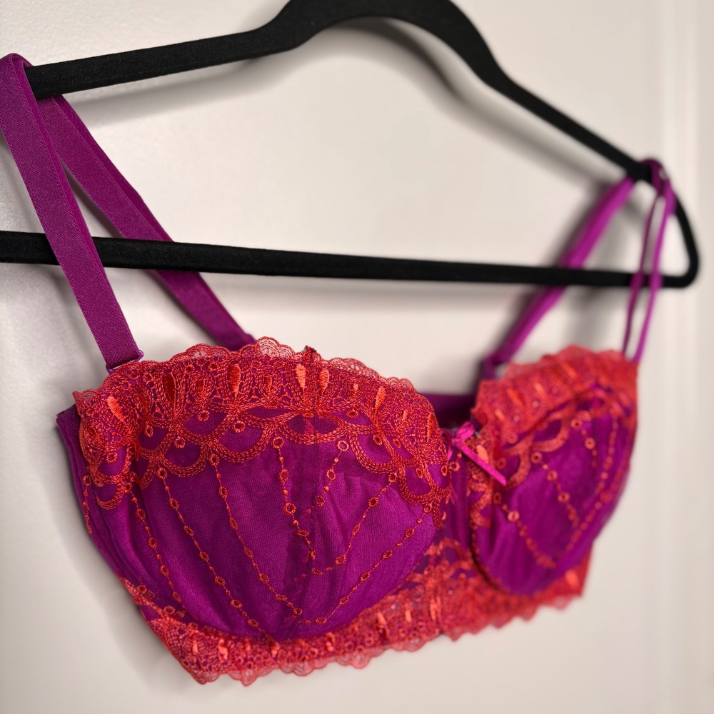 Fredericks of Hollywood 4410 Padded Lace Balconette Bra 34DD Coquette Girl EUC